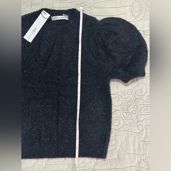 NWT Alice + Olivia Ciara Puff Sleeve Sweater XS Black Fuzzy Metallic Thread - Picture 7 of 7